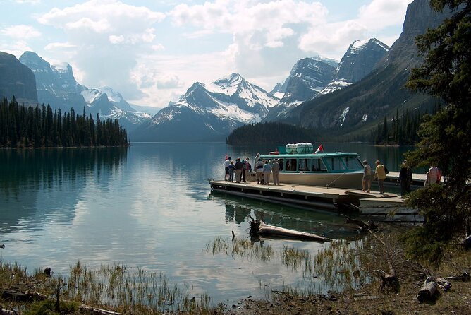 Jasper National Park Tour: Maligne Valley, Medicine Lake and Spirit Island - Maligne Lake gives you two ways to spend your time