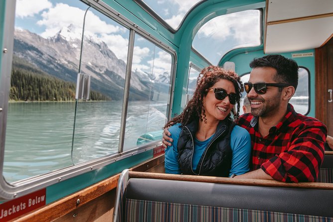 Jasper National Park Tour: Maligne Valley, Medicine Lake and Spirit Island - What the guides add to the day