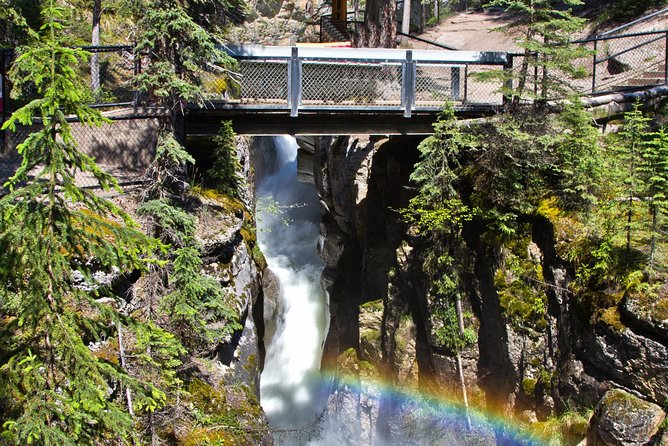 Jasper National Park Tour: Maligne Valley, Medicine Lake and Spirit Island - The Maligne Valley road is part of the attraction