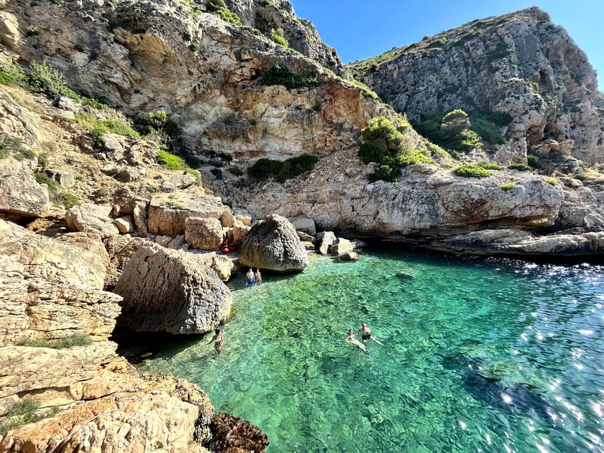 Jávea: Cala Tango and San Antonio Nature Reserve Kayak Tour - A calm opening through Cala del Pope