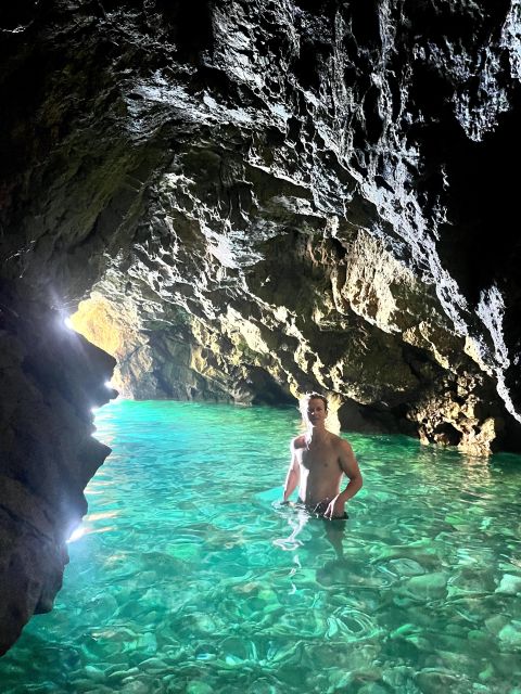Jávea: Cala Tango and San Antonio Nature Reserve Kayak Tour - Guide support and group atmosphere