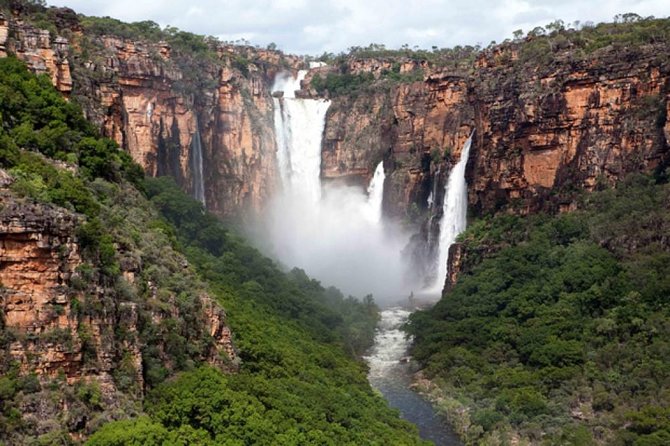 Kakadu National Park Scenic Flight &Yellow Water Cruise - Wet-season waterfalls and dry-season expectations
