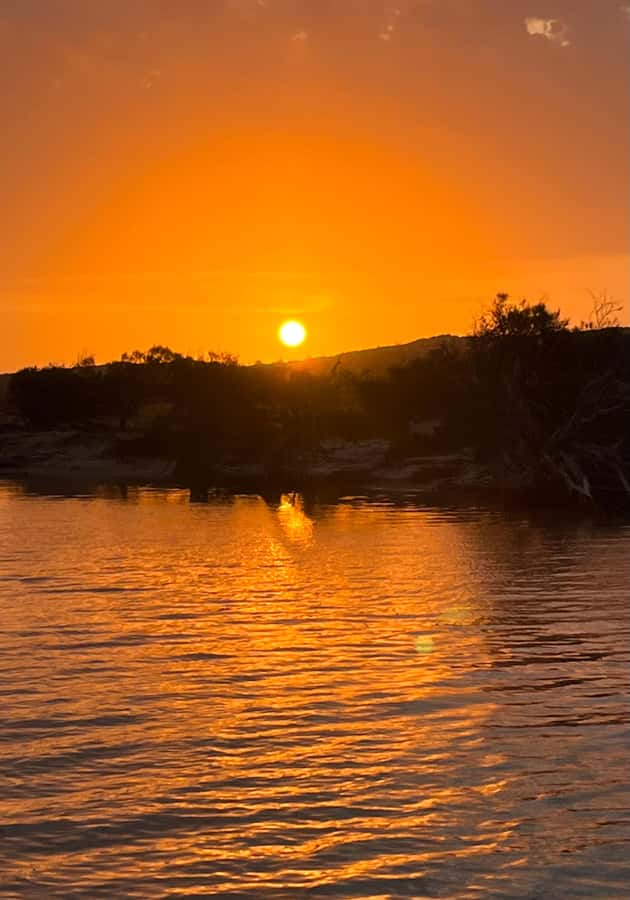 Kalbarri: Murchison River Wilderness Wildlife Cruise - Rocky Crossing and the red rock stop
