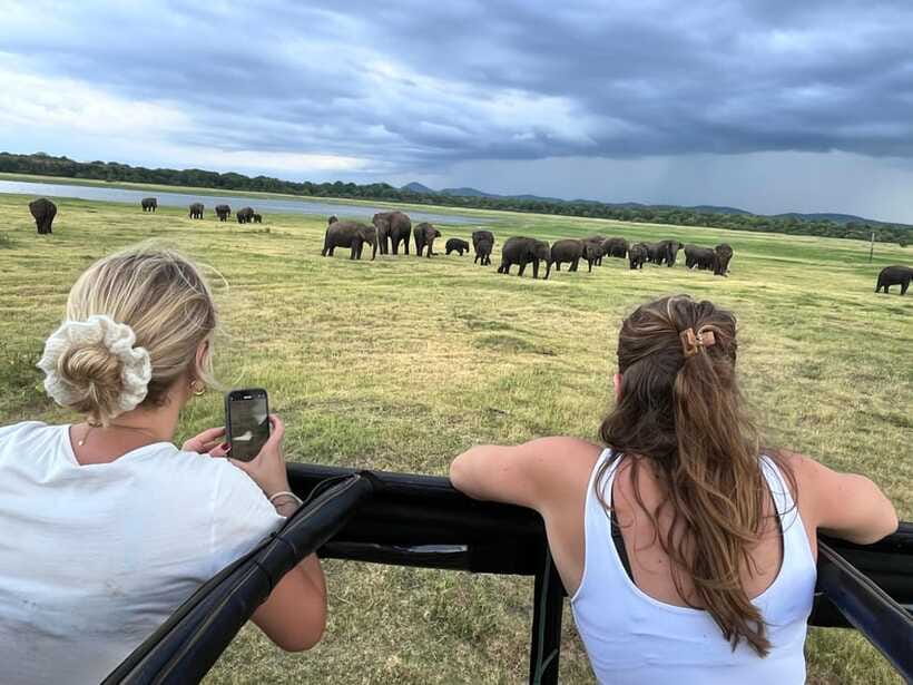 Kaudulla National Park: Private Safari - What you should bring for the jeep