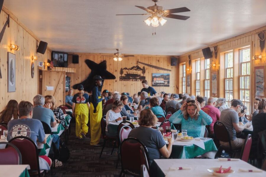 Ketchikan: Wilderness Boat Cruise and Crab Feast Lunch - The Dungeness crab feast