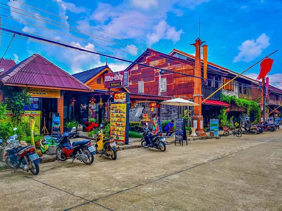 Ko Lanta: Old Town Sightseeing and National Park Tour - Three sides of Koh Lanta in one morning