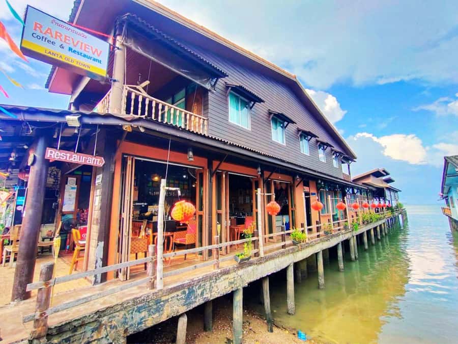 Ko Lanta: Old Town Sightseeing and National Park Tour - A Thai set lunch beside the water