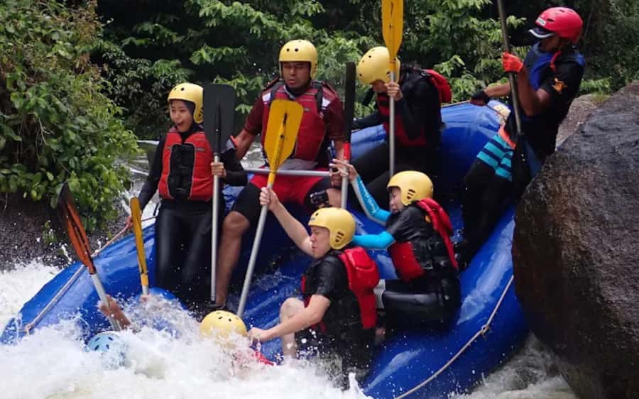 Kuala Lumpur: Taman Negara National Park Teras Waterfall - Crossing the 550-meter canopy bridge