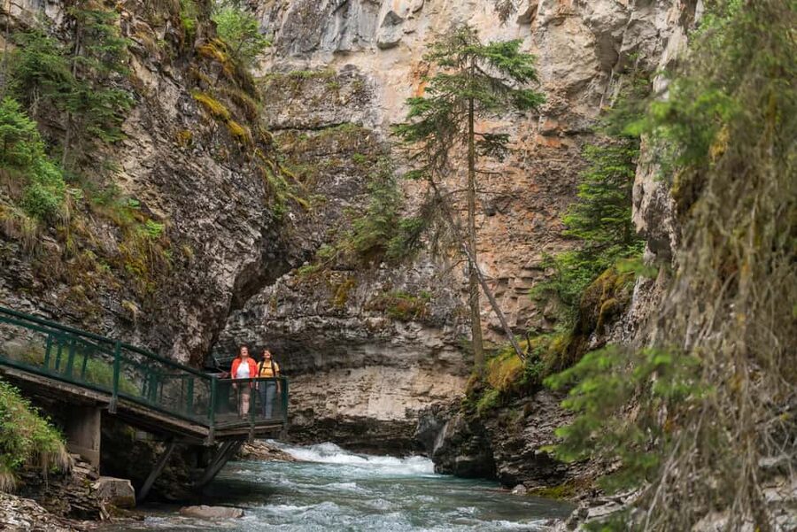 Lake Louise, Banff Gondola, & Yoho National Park 2 Day Tour - Lake Louise and Moraine Lake bring the famous views