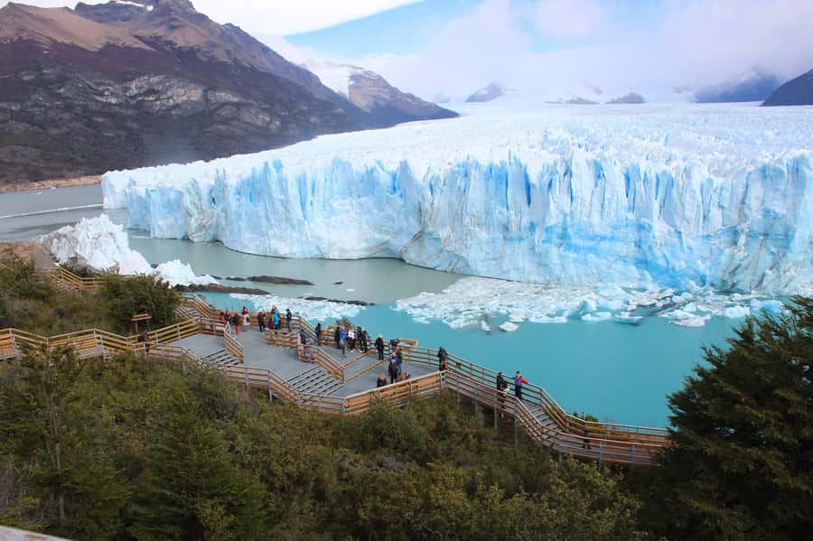 Los Glaciares National Park and Perito Moreno Glacier Tour - Curva de los Suspiros: your first look at the ice