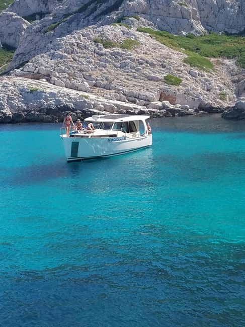 Marseille: Calanques National Park Boat Trip with Swimming - Captains, commentary, and the human side