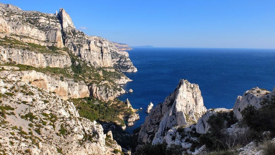 Marseille: Calanques National Park Guided Hike with Picnic - The guides shape the day