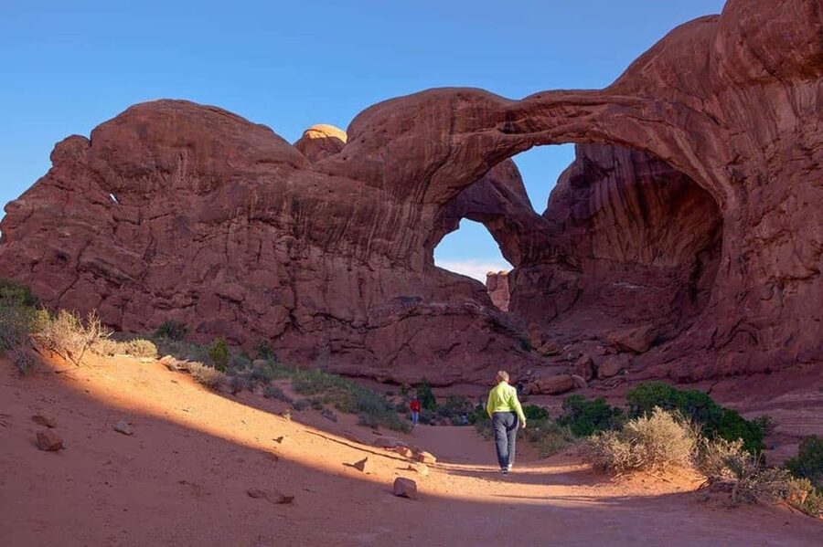Moab: Arches National Park Morning Adventure Tour - Group size, comfort, and the pace of the morning