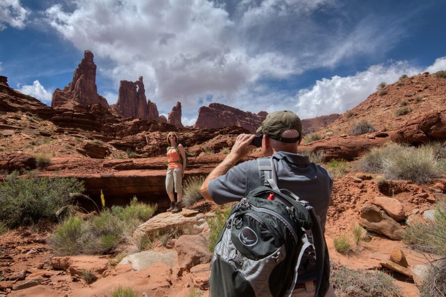 Moab: Canyonlands National Park 4x4 White Rim Tour - Short walks to arches, including Musselman Arch