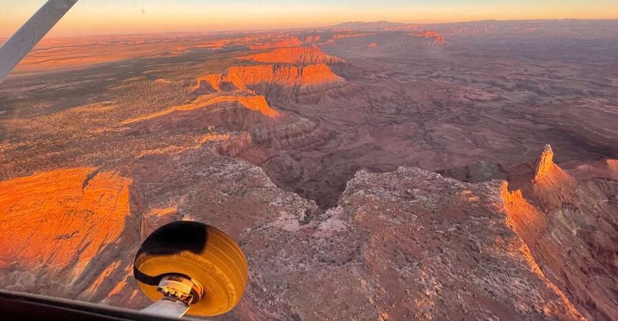 Moab: Canyonlands National Park Airplane Tour - From Canyonlands Field Airport to Island in the Sky