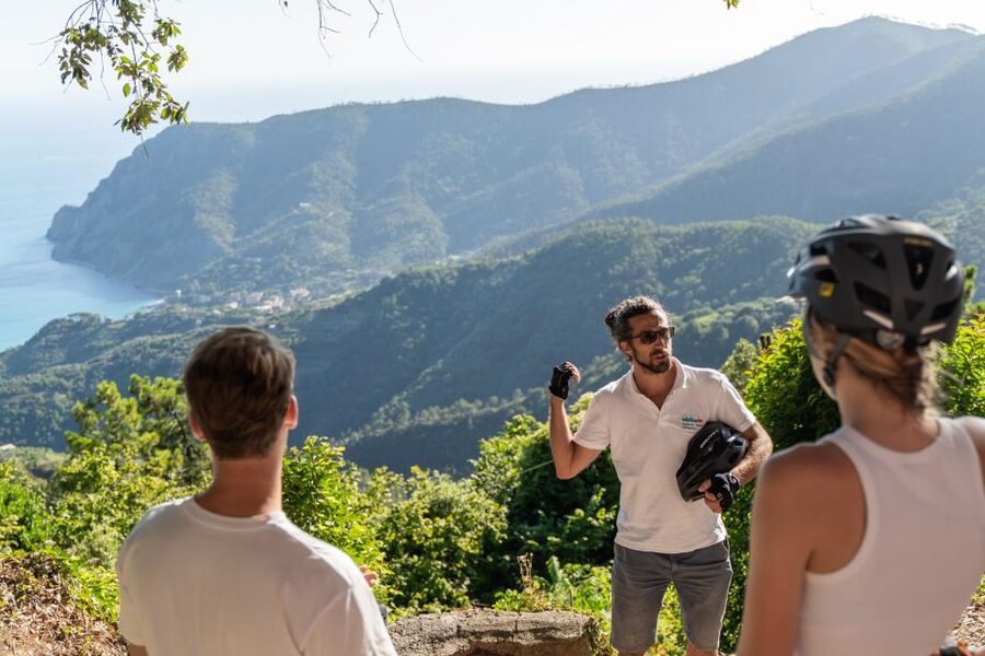 Monterosso al Mare: Cinque Terre National Park E-Bike Tour - Meeting in Monterosso and getting comfortable on the bike