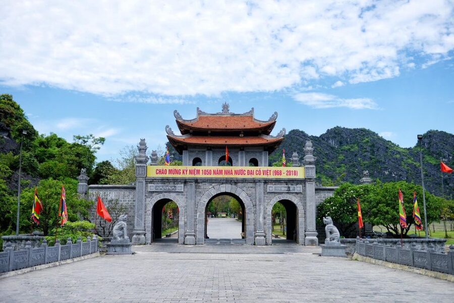 Mua Caves, Tam Coc, and Cuc Phuong National Park 2-Day Tour - Set-menu lunch and a bungalow night
