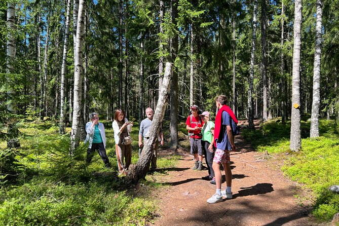 National Park Hike & Finnish Smoke Sauna Experience with Campfire Lunch - What the small group changes