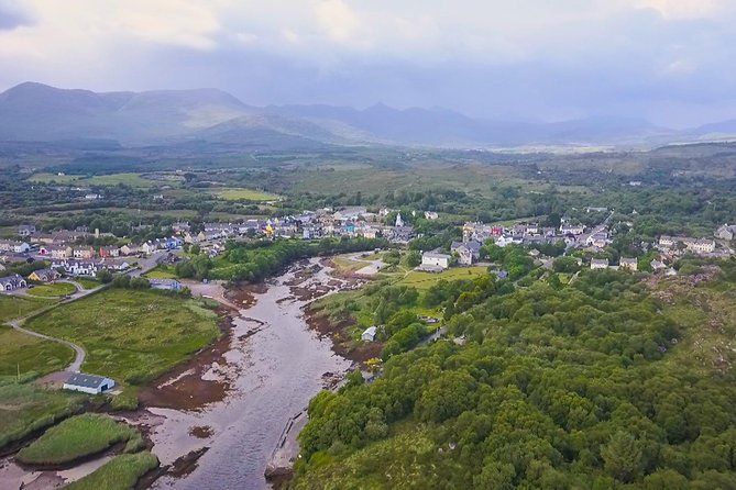 NO 1 Ring of Kerry Tour inc Killarney Lakes & National Park - Sneem, a short village stop with real character