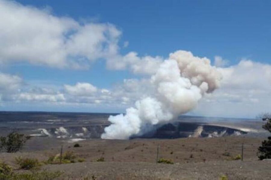 Oahu to Big Island Volcanoes National Park Adventure Tour - Kilauea Iki Crater and the lava tube