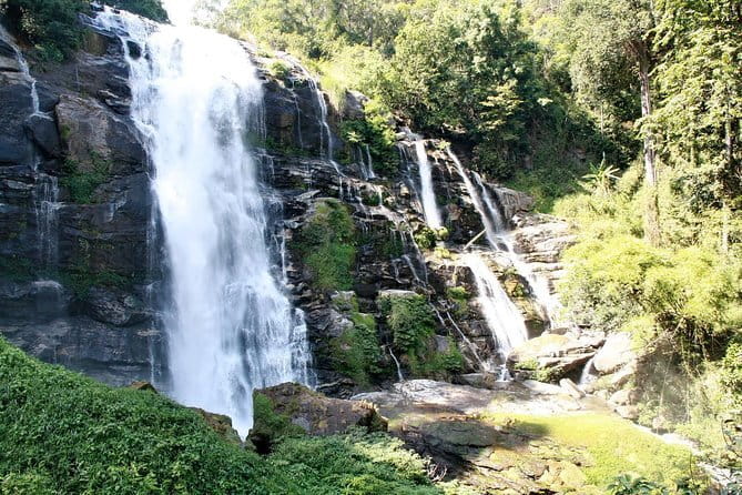 One day Doi Inthanon National Park & Trekking on Kew Mae Pan - Wachirathan Falls: a short stop with real payoff