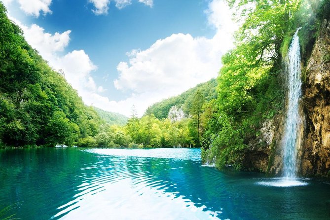 Plitvice Lakes National Park: Day Trip from Omiš - Walking the Upper Lakes by boardwalk