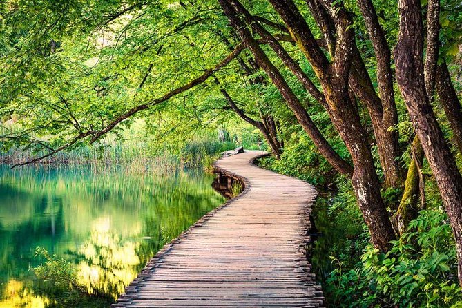 Plitvice Lakes National Park: Day Trip from Omiš - Lunch, the café stop, and extra costs