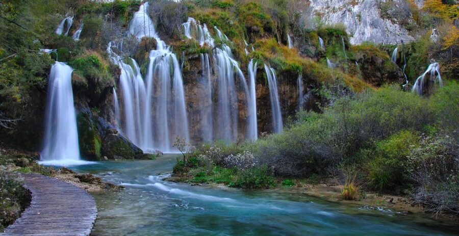 Plitvice Lakes National Park: Private Tour from Zadar - Crossing Lake Kozjak by electric boat