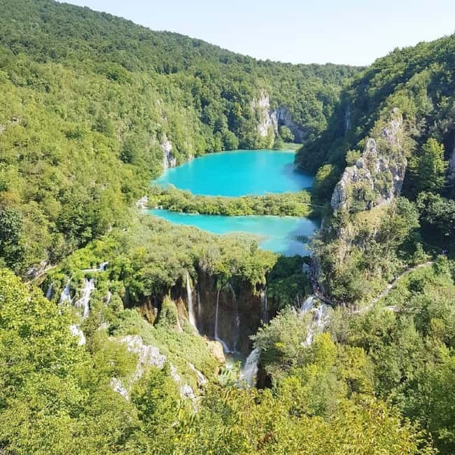 Plitvice Lakes National Park: Walking, Boat, and Train Tour - A useful pause near the boat station