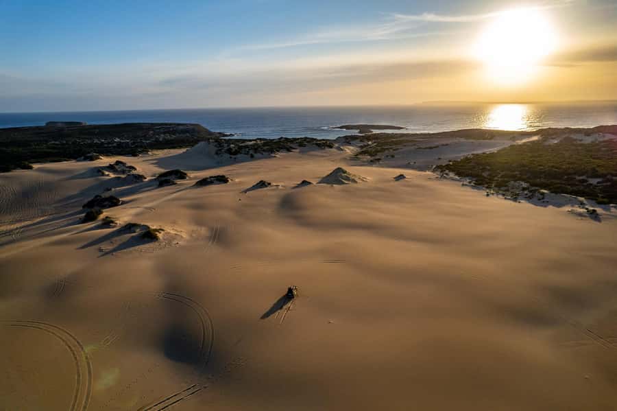 Port Lincoln: Lincoln National Park Sunset Sand Dunes Tour - Snacks, drinks, and optional extras