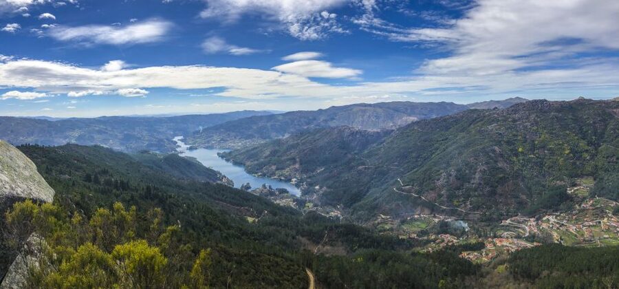 Porto: Peneda-Gerês National Park Tour with Kayaking & Lunch - Kayaking and swimming at Caniçada Reservoir