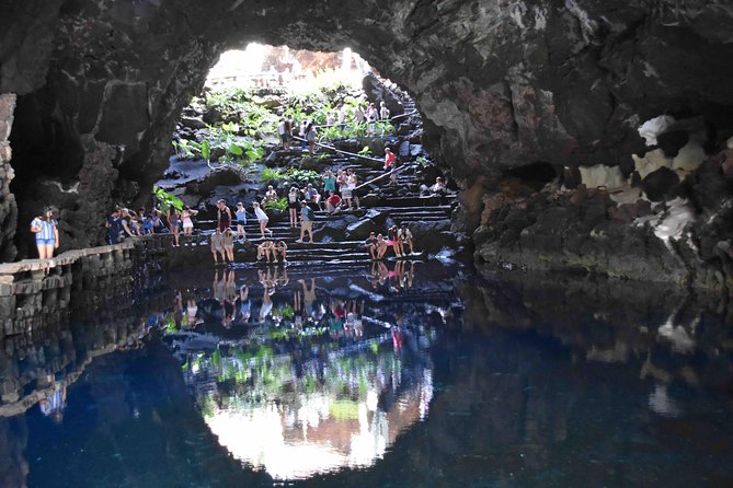 Premium Tour Timanfaya National Park and Cueva de Los Verdes - Jameos del Agua: Manrique’s volcanic design