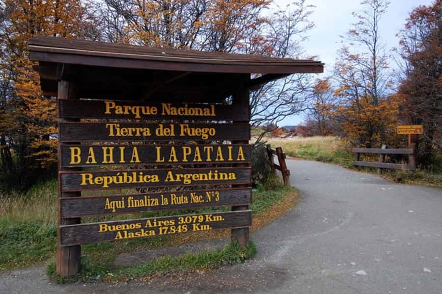 Private Experience "Tierra del Fuego" National Park - Green Lagoon and the changing views
