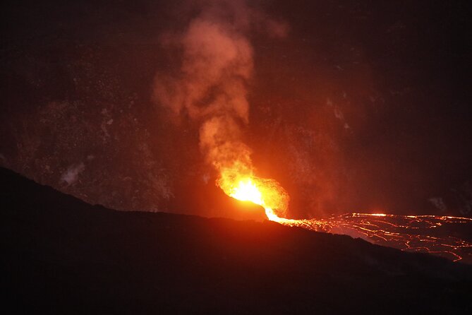 Private Guide Meet In Hawaii Volcanoes National Park - Steam vents and the heat below Kilauea