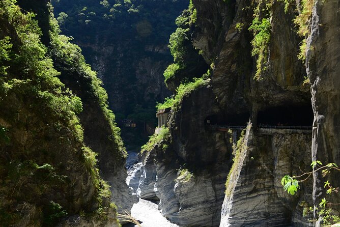 Private Taroko Gorge Day Tour from Hualien with Local Expert - What the guides add to the day