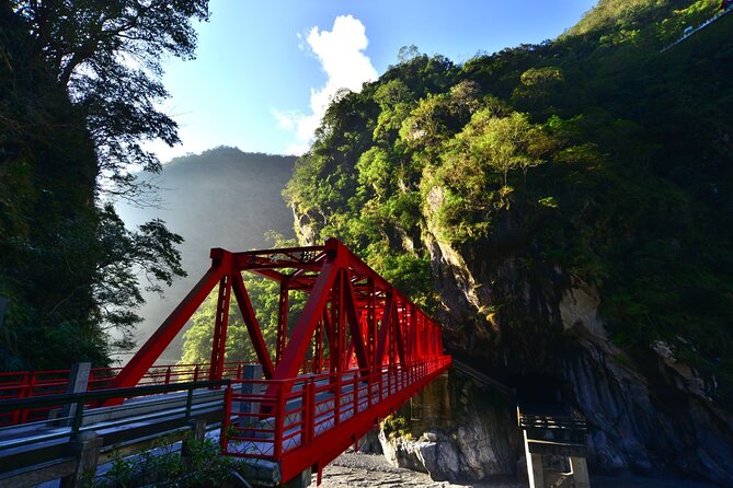 Private Taroko Gorge Day Tour from Hualien with Local Expert - Timing, transport, and the earthquake recovery period