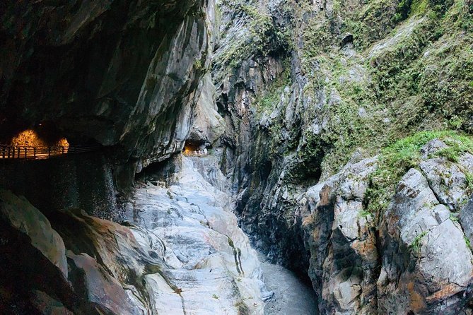 Private Taroko Gorge National Park Day Tour - Xincheng brings in food and local life