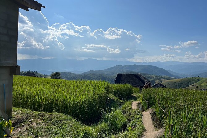 Private Tour to Chiang Mai Rice Terraces and National Park - Wachirathan Waterfall adds sound and scale