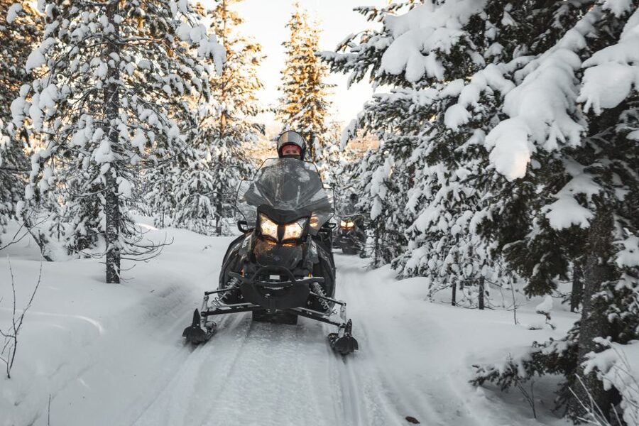 Rovaniemi: Electric Snowmobile Safari to Arctic Wilderness - Getting suited up for the cold