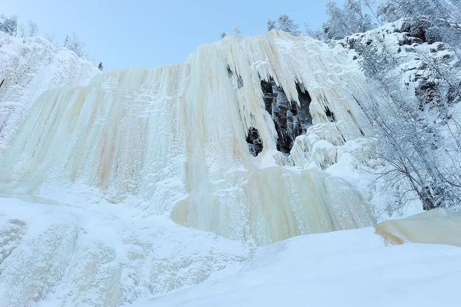 Rovaniemi: Korouoma Wilderness Café’s Icefall Tour and Lunch - Starting the 5 km canyon hike