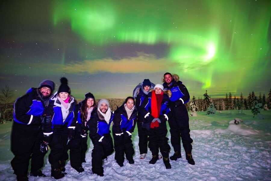 Rovaniemi: Small-Group Northern Lights Wilderness Tour - Staying warm for four hours in Arctic darkness