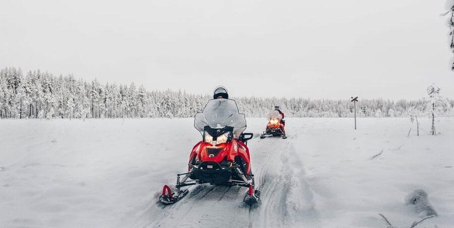 Rovaniemi: Snowmobile Safari into the Wilderness - Learning the snowmobile before the forest