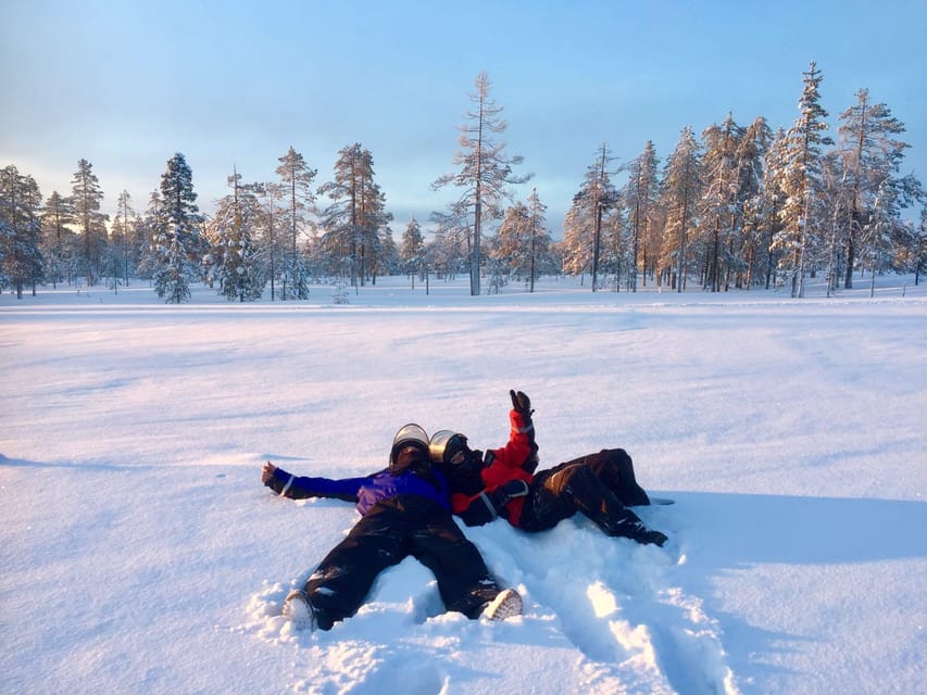 Rovaniemi: Taste of Wilderness Snowmobile Safari - The safety briefing and first turn