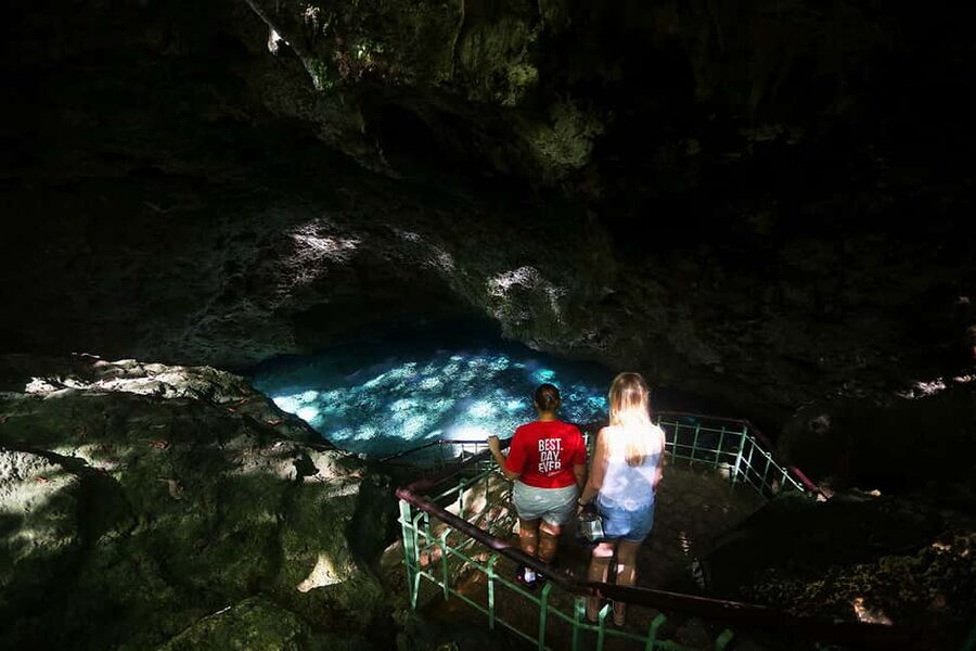 Santo Domingo: Three Eyes National Park Guided Tour - Sulphur Lake and the first cave views