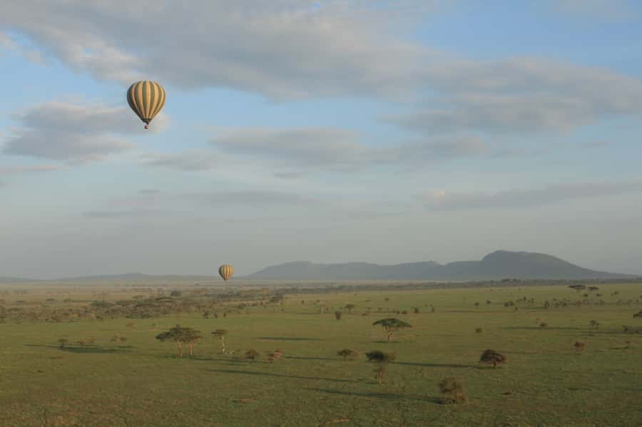 Serengeti National Park: Balloon Safari at Dawn - Watching the balloon come alive