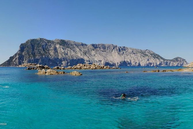 Snorkeling marine protected area Tavolara - Tavolara is as impressive from the boat as from the water