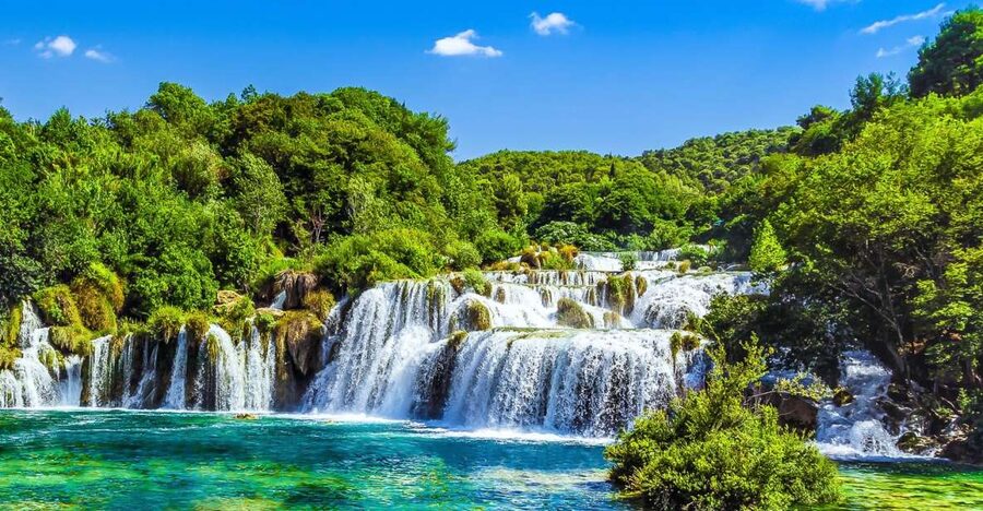 Split: Krka National Park Full-Day Tour with Wine Tasting - Wine and local food in Plastovo