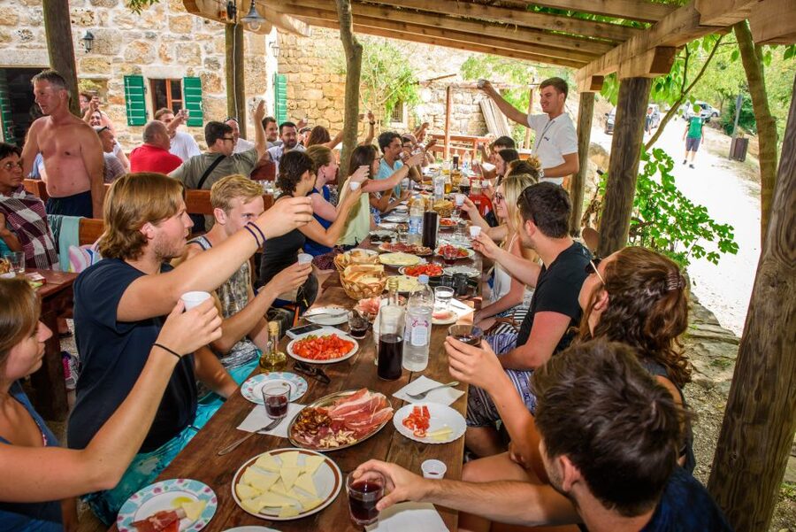 Split/Trogir: Krka National Park Day Trip with Wine Tasting - Skradin gives the day breathing room