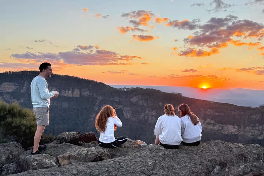 Sydney: Blue Mountains Kangaroos, Wilderness and Sunset Tour - Sublime Point and the first big views