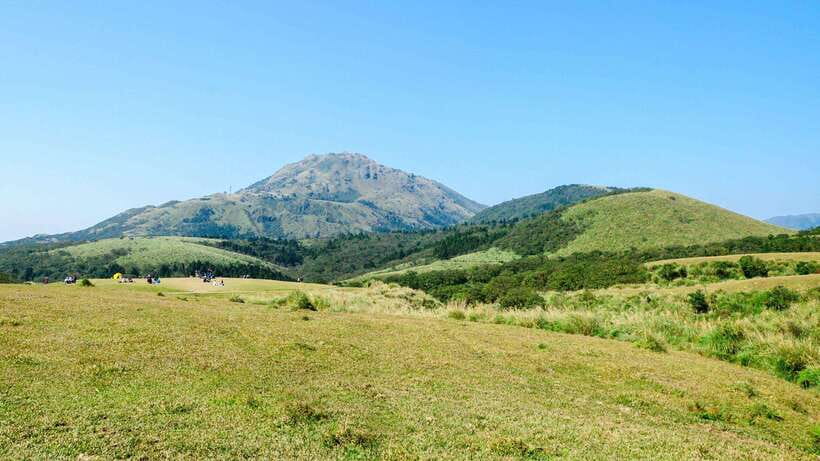 Taipei: Yangmingshan National Park Half-Day Tour - Yangmingshuwu and the quieter side of the park